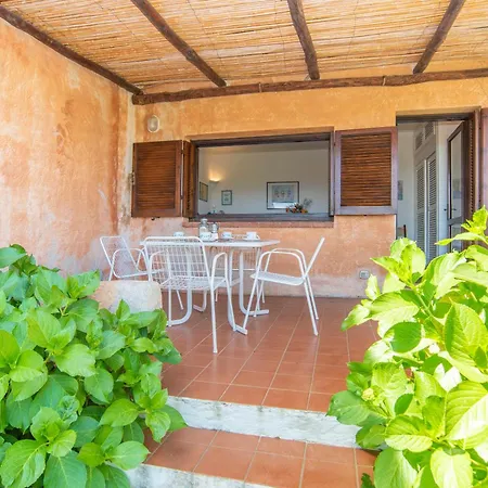 Flat La Quercia شقة بالاو